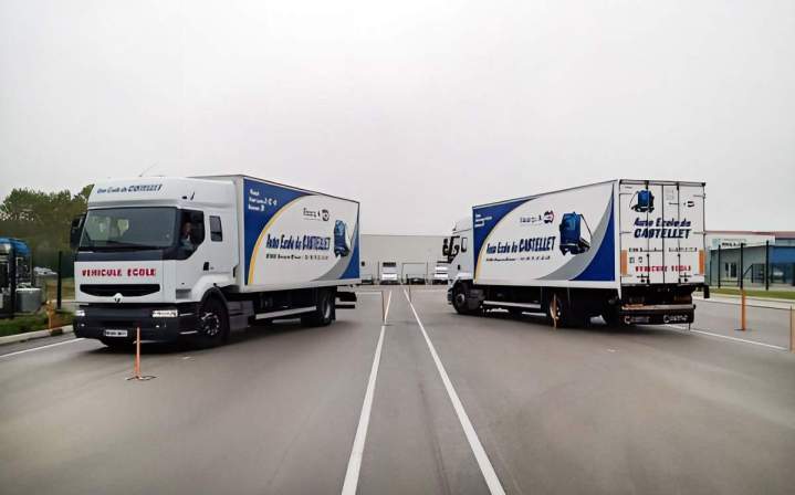 Conduisez des véhicules lourds avec remorque.